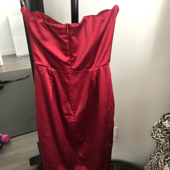 Red satin knee length dress - Picture 3 of 4